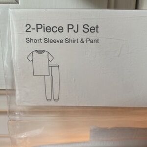 NWT Gap Kids 2 piece short sleeve PJ set. Snug fit size 6